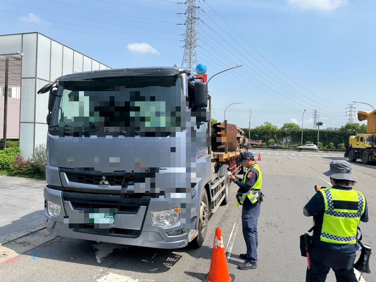 中和警加強取締大型車輛違規　今年已告發2421件總罰鍰破百萬