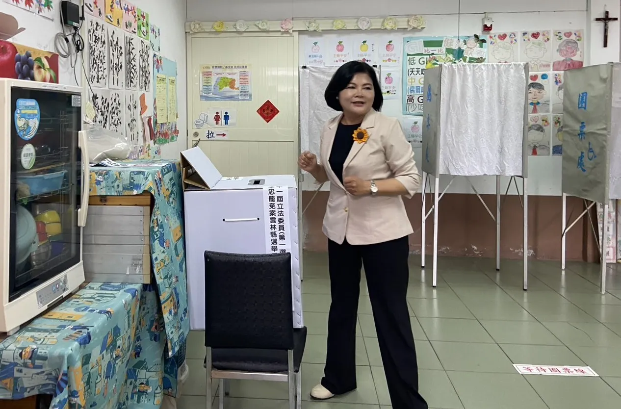 云林县长张丽善一早就完成投票。民众提供