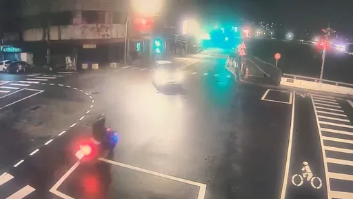 有片|台中18歲貧男無照騎機車打工 迎面撞左轉車噴飛亡