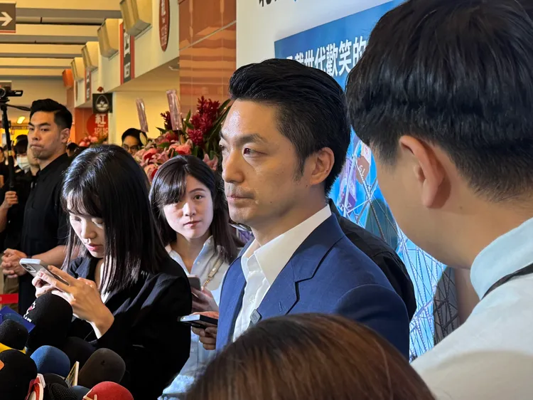 蔣萬安出席北捷遊憩公司成立典禮前受訪。張綵茜攝