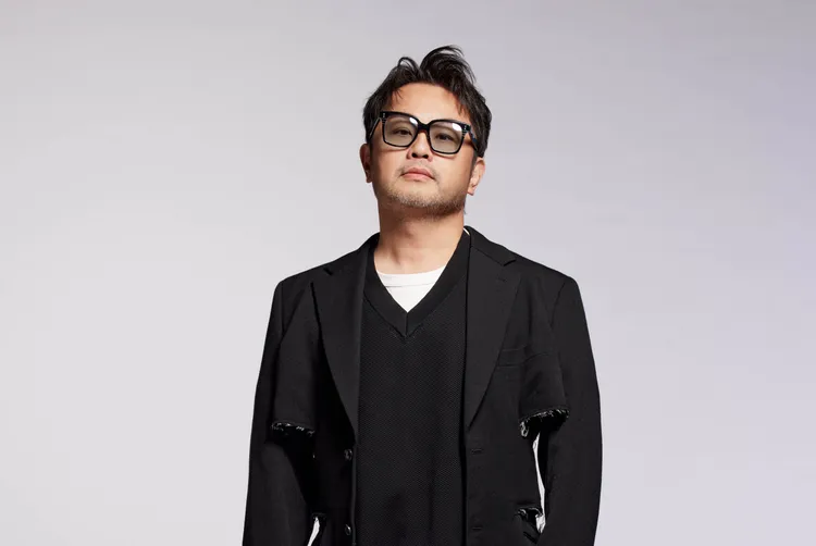 蘇震洋長年於中部Pub駐唱，常被點唱江蕙的歌。綵星娛樂提供