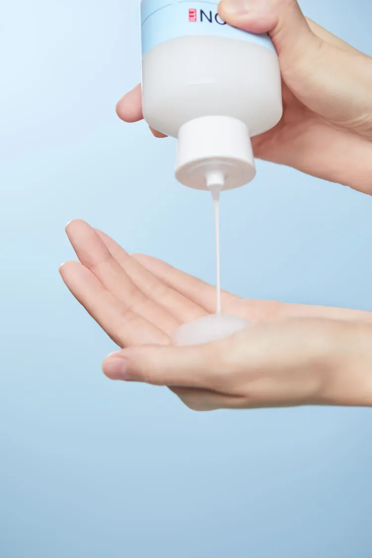 一理潤神經醯胺舒敏保濕精華露，250ml／800元。品牌提供