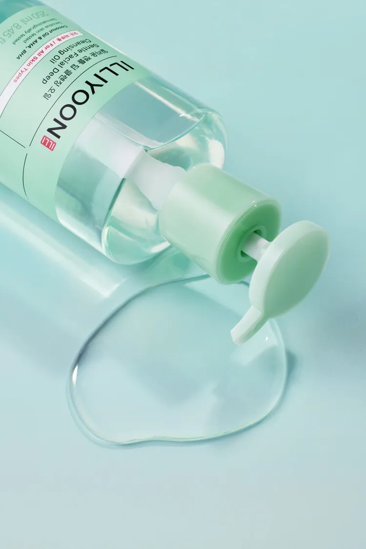 一理潤深層淨透卸妝油， 250ml／800元。品牌提供