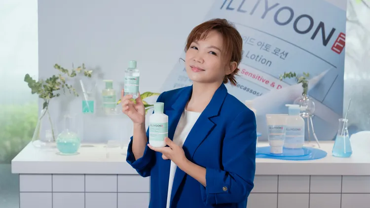 柳燕老師現場示範韓妞愛三步驟穩膚保養法，強調溫和清潔與深層保濕。品牌提供