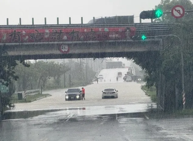 低壓豪大雨侵襲嘉義，太保等鄉鎮多處積水。取自蔡易餘臉書