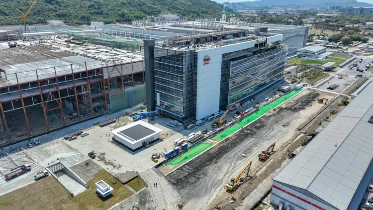 多數建案都在吃台積電設廠紅利，但興連城「白隅」屬於廠區首環建築，無論景氣好壞，均能維持一定銷售量能，受到購屋族肯定。台積電提供