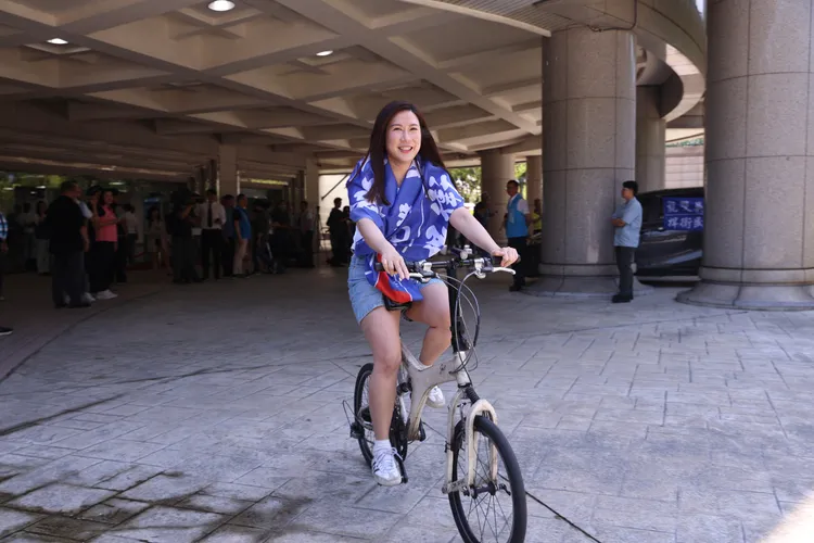 柳采葳申報內容無不動產，存款低、身家單薄。彭欣偉攝