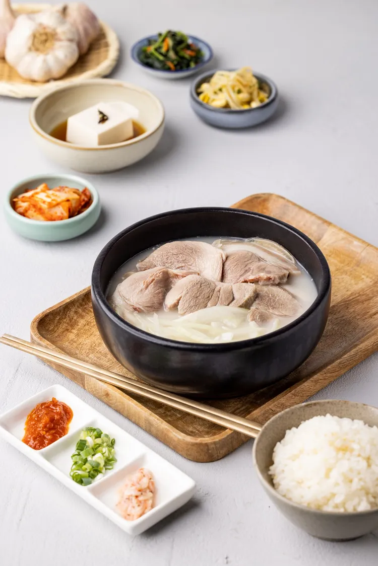 韓姜熙的小廚房牛肉雪濃湯定食368元。業者提供