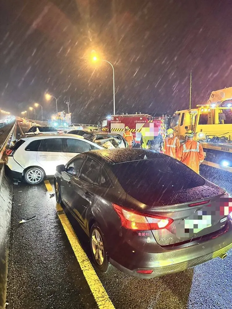 初步研判為天雨路滑視線不佳釀禍。民眾提供