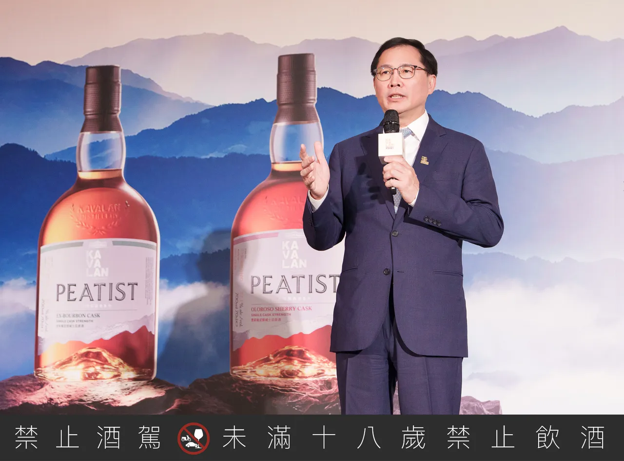 金车集团董事长李玉鼎亲临噶玛兰泥煤新品发表会,宣示品牌迈入第三个十年,将持续推动风味创新与突破。品牌提供
