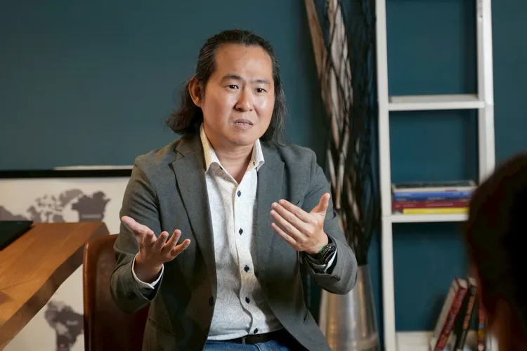 連育仁以「文組老師也能教線上課」為例，分享帶領教師克服數位轉型難題。彭欣偉攝