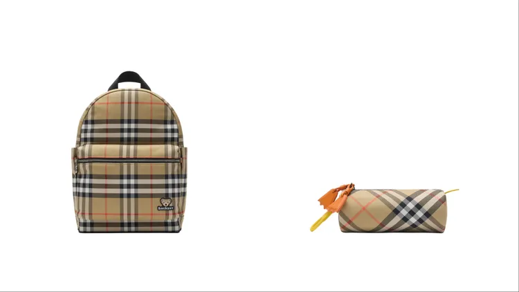 Burberry沙色中型格紋後背包（左）2萬6900元、Burberry沙色水鳥造型筆袋（右）1萬200元。品牌提供