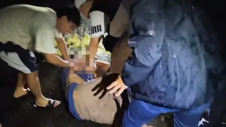 屏東警方圍捕槍擊嫌犯。翻攝畫面