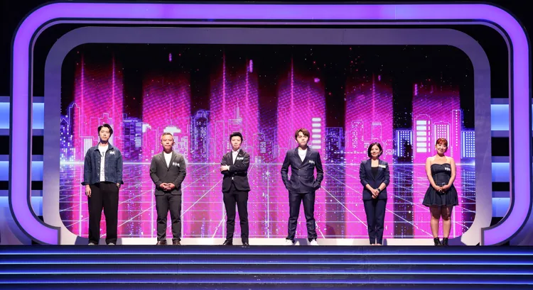 （由左至右）主播鄧崴、戰地記者彭光偉、台北市議員苗博雅、藝人黃豪平、媒體人劉姿麟、李香儀。（圖：公視提供）