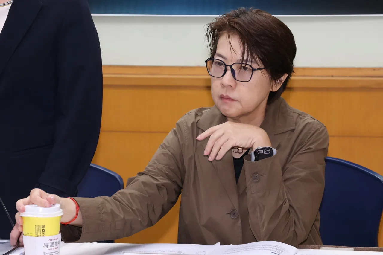 「因应美国关税,民间版冲击影响评估期中报告」记者会 民众党立委黄珊珊。庄宗达摄