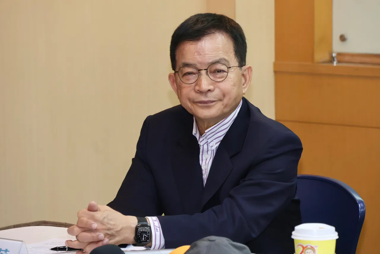 「因应美国关税,民间版冲击影响评估期中报告」记者会 国民党立委赖士葆。庄宗达摄