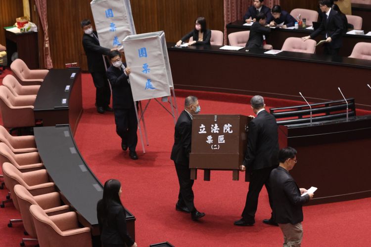 立法院二度封殺7位大法官！「這2人」連民進黨立委也否決