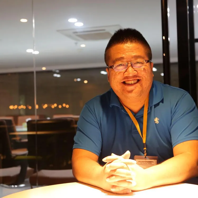 陳長風被週刊爆出他在隨團出訪時「選妃」，藉慶生撲倒女學員。翻攝自陳長風臉書