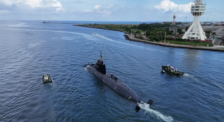 「海鯤軍艦」依海試計畫，3日實施第三次海上測試。翻攝畫面