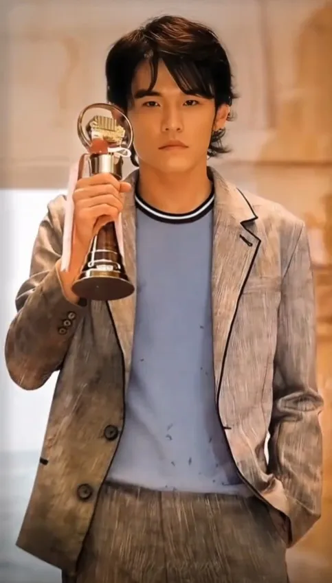 周杰倫首張專輯就拿下金曲獎最大獎。翻攝周同學抖音