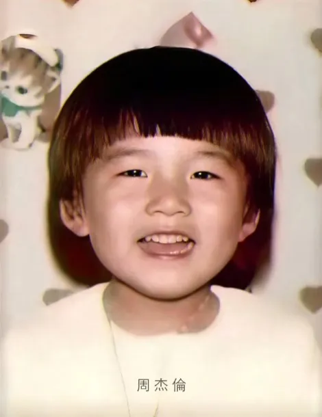 周杰倫小時候也是剪西瓜頭。翻攝周同學抖音