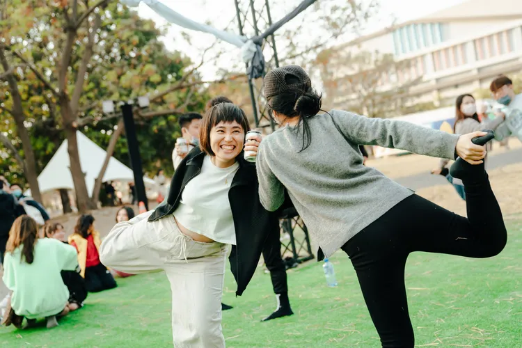 日落微醺瑜珈體驗。FOCASA馬戲團提供