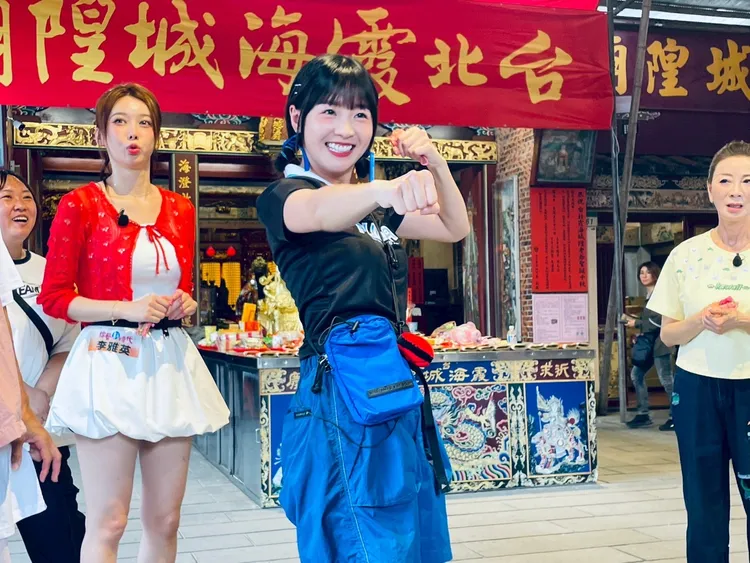 籃籃秀出自己「刻苦耐勞」。民視提供