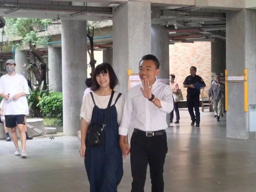 好天氣加持!林口投票所湧人潮 洪孟楷偕妻投票巧遇「辣個男人」