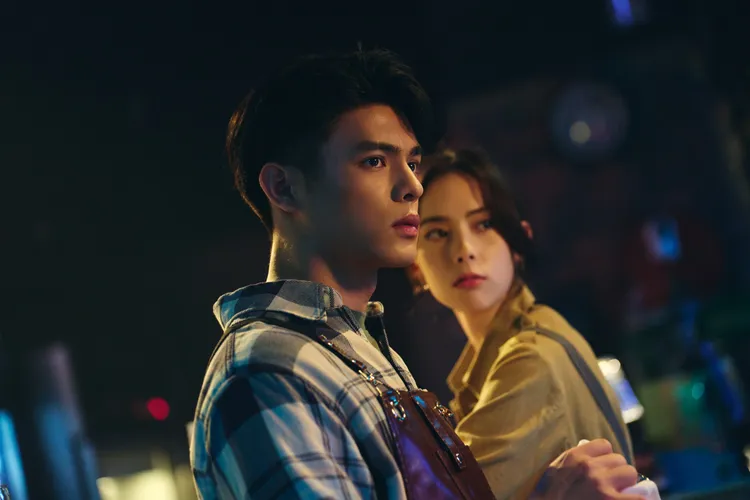 邱以太（左）與林奕嵐攜手演出影集《那天我們應該死》。索尼音樂提供