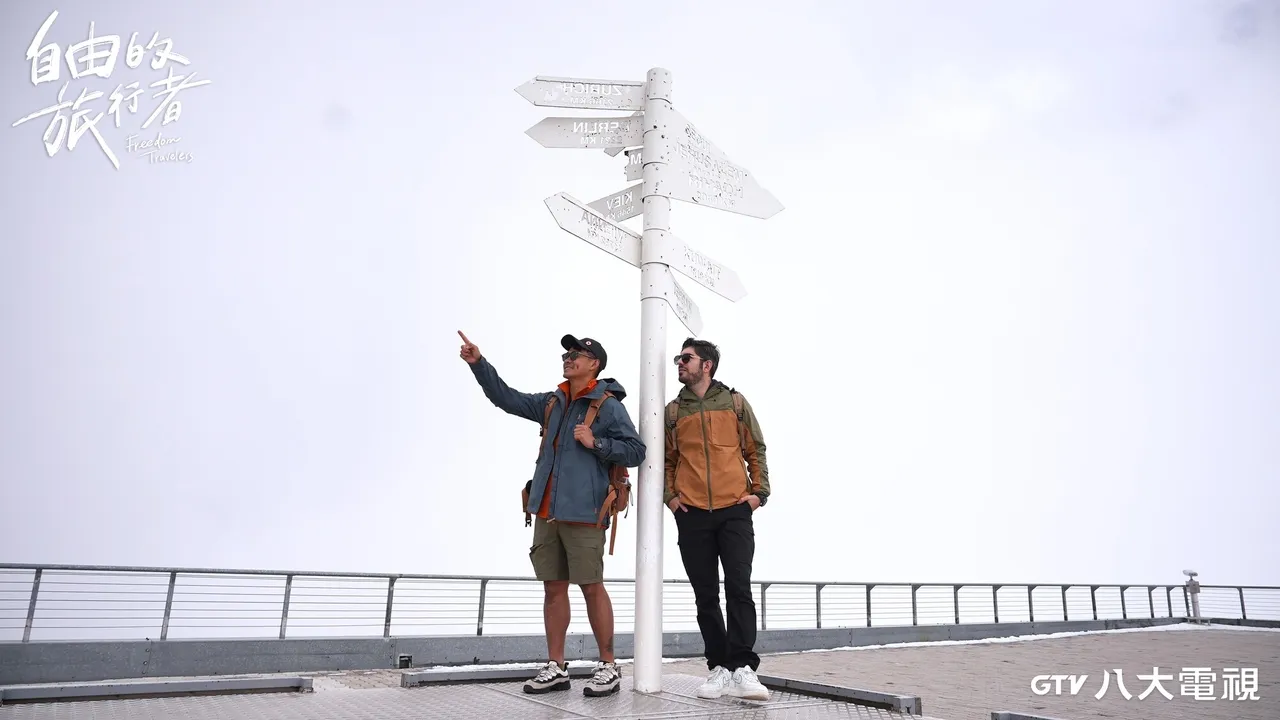 《自由的旅行者》揭圣诞老人原貌。八大电视提供