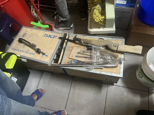 男拥大批改造枪械器具设备 警捣破小型兵工厂