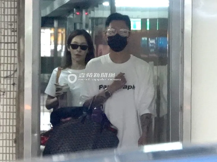 蕭亞軒有小鮮肉助理（右）陪復健。特勤中心攝