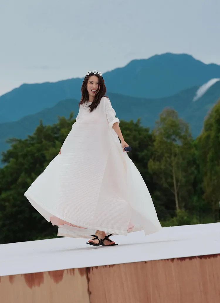 田馥甄《田調》野地小巡演正式畢業。何樂音樂提供