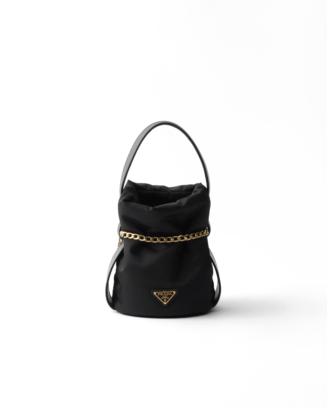 Prada Le Petit Sac Noir再生尼龙与纳帕皮革提包,7万2000元。品牌提供