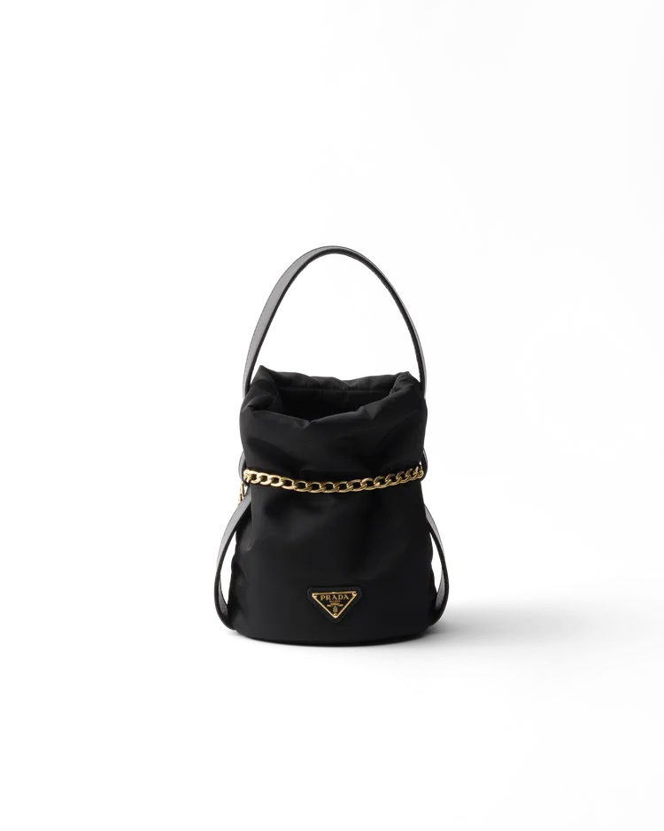Prada Le Petit Sac Noir再生尼龍與納帕皮革提包，7萬2000元。品牌提供