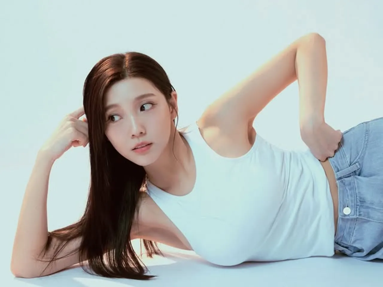 发片歌手夏子薇也来参战。纬来提供