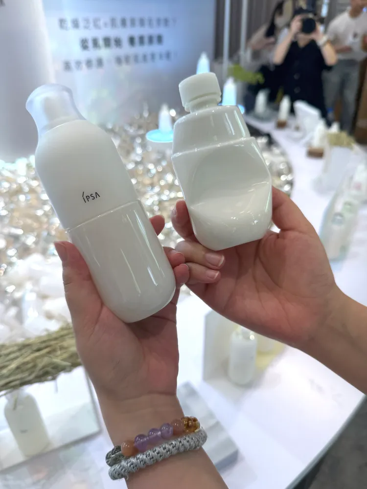 瓶身採用LiquiForm創新技術製成。張家玲攝