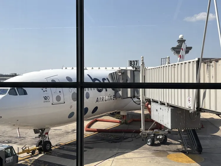 美國國土安全部8日宣布，旅客即刻起在機場安檢時不需脫鞋，為多年的規定劃下句點。圖為雷根華盛頓國家機場一處，攝於6月4日 中央社