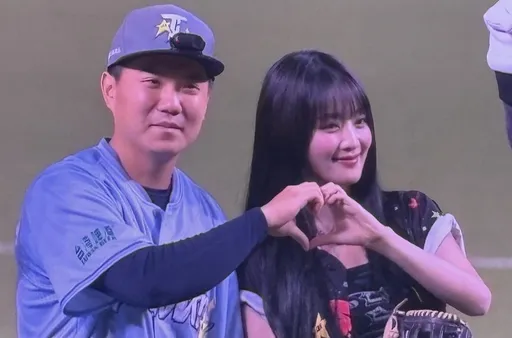 韓團i-dle Minnie陪江坤宇比心 他老婆下令「不准給我洗手」