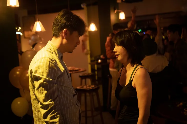 丁寧與劉書宏兩人個性差異，卻漸漸拉近彼此距離。公視台語台、華視提供