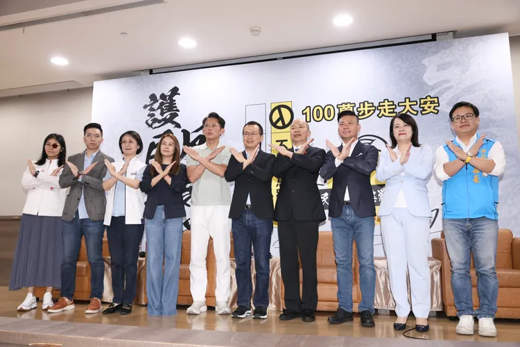 立法院長韓國瑜，5日出席國民黨立委羅智強新書發表會。彭欣偉攝