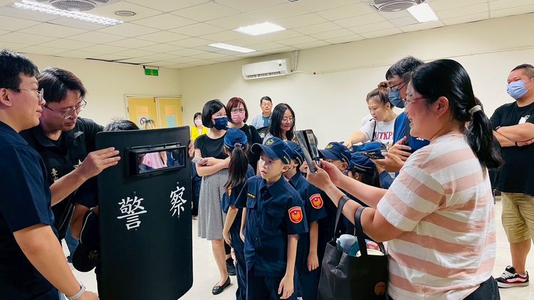 限時3小時！台中第三分局「小小波麗士」上工執勤