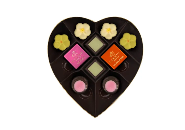 夏之戀綜合巧克力心形禮盒12顆裝。業者提供