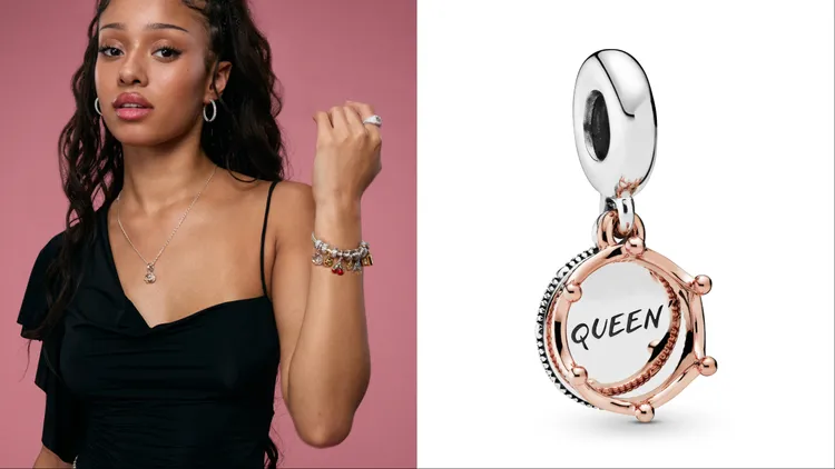 KATSEYE成員Manon配戴PANDORA女王與王室冠冕吊飾，2480元。品牌提供