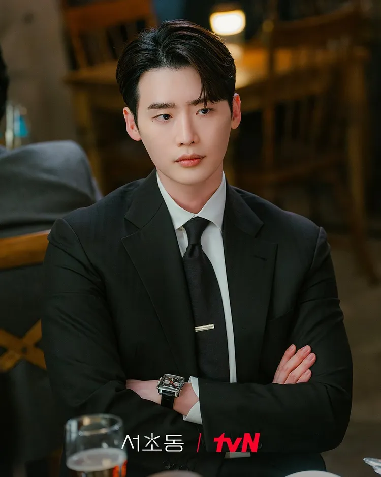 李鍾碩在劇中戴上泰格豪雅腕錶。翻攝tvN IG