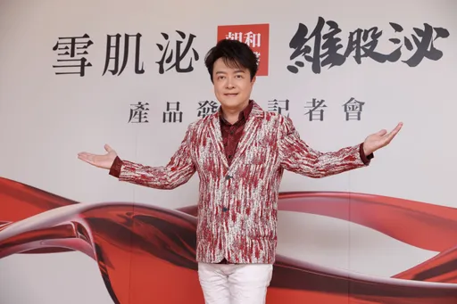 歌王翁立友看不出来竟然50岁了! 情定圈外妻2年!首揭生子进度