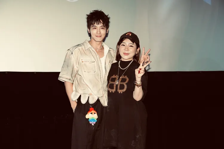 王彩樺（右）特別到現場為吳思賢加油。彭欣偉攝