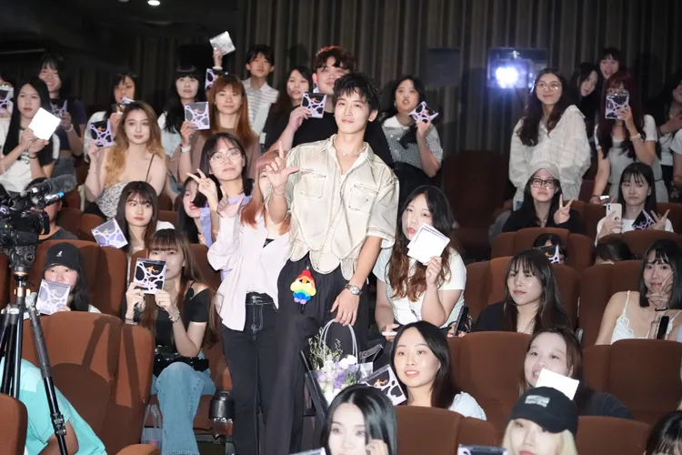 吳思賢今與粉絲相見歡。彭欣偉攝