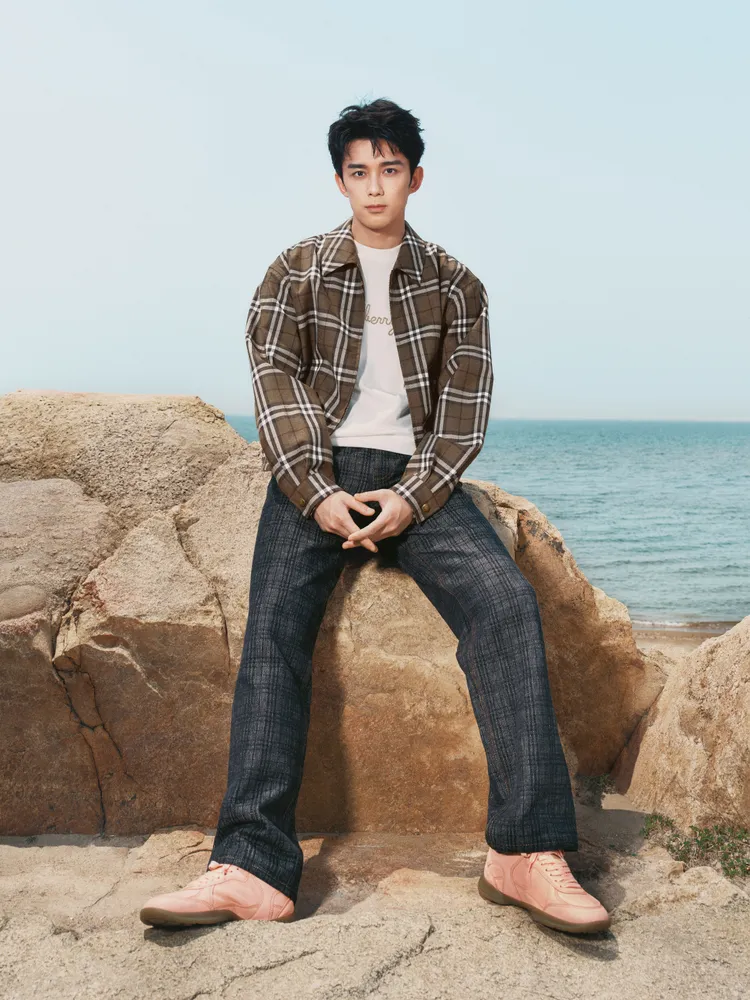 吳磊拍攝BURBERRY七夕形象廣告。品牌提供