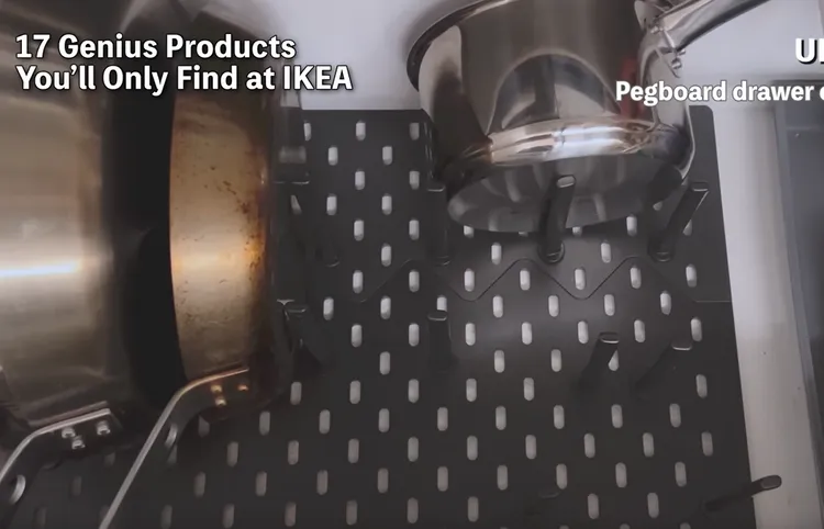 有別於一般固定的瀝水架分區域，這種固定棒可拔起來依實際情況分配。SANU Loves IKEA 